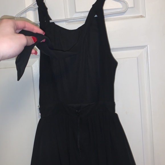 ⭐️Short black backless dress with sequin accent belt - Picture 2 of 3